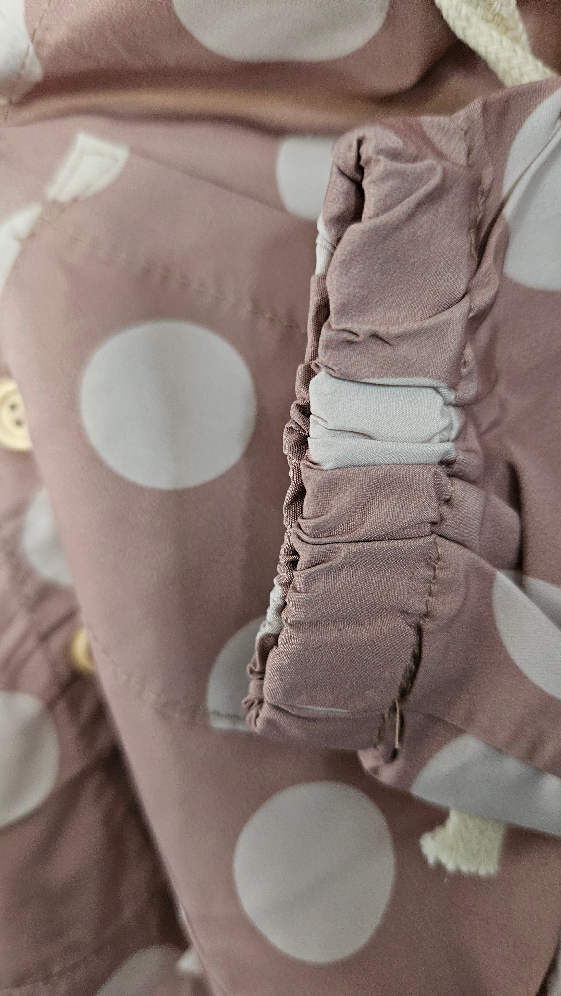 Imperméable fin bébé mixte – Marron à pois beiges – Capuche & boutons