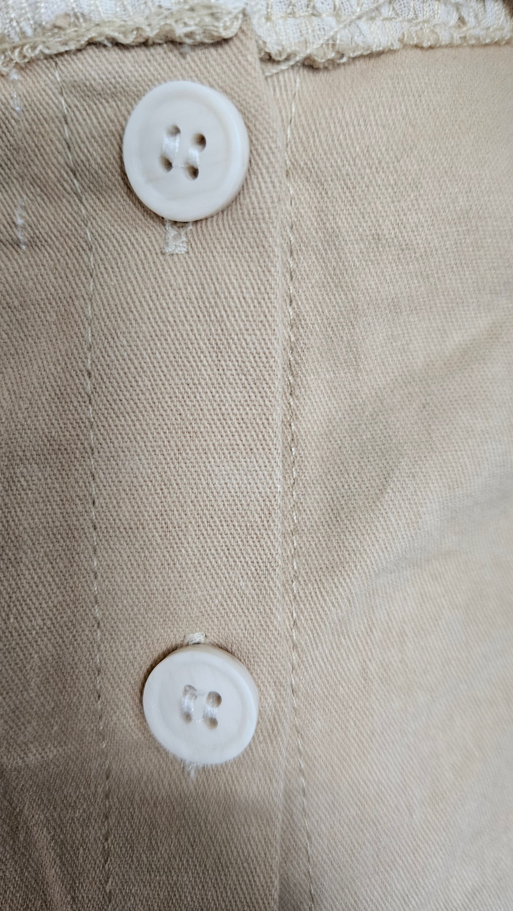 Robe bébé fille en coton – Broderie fleurs & col dentelle